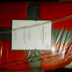 Plush full and queen size blankets